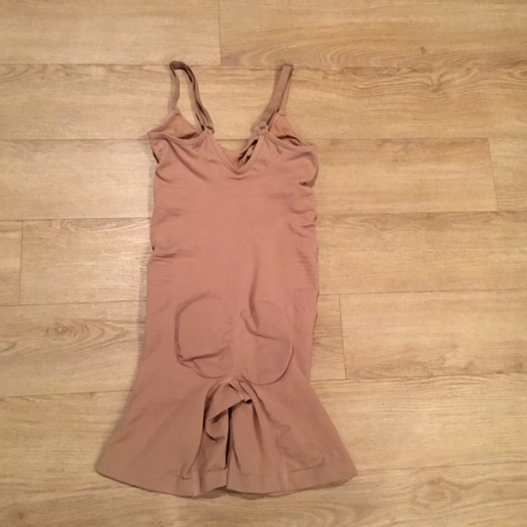 Women’s Full Body Shapewear With Butt Lifter And Thigh Slimmer - Picture 7 of 8